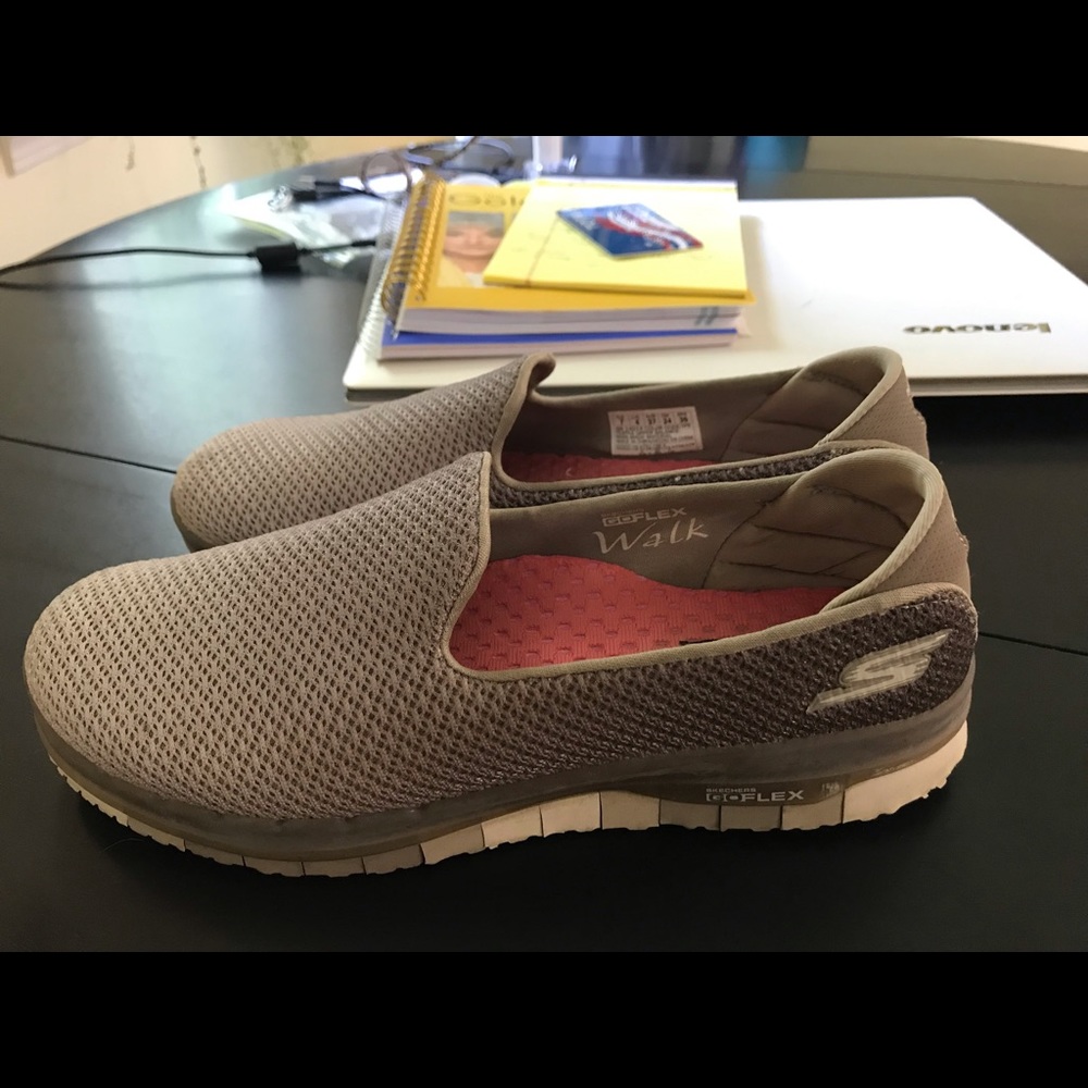 Skechers Go Flex walk Sz 7 Tan. Good condition